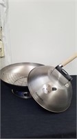 A wok with Cuisinart top