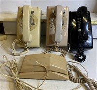 4- telephones