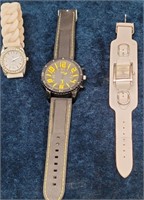 11 - LOT OF 3 WATCHES (L224)