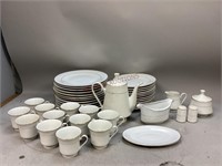 Lynn’s Fine China Plates & More