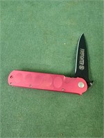 Pink smith and wesson firefighter pocket knife