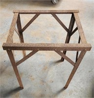 16x21x12 metal stand rusted but sturdy