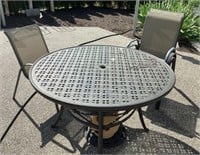 4' Round picnic table and 4 chairs
