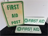 3 plastic first aid signs