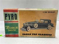 PYRO 1931 CADILLAC TOWNE CAR 1/32 SCALE MODEL IN