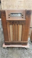 Antique Philco Model 48-1262 AM Radio/