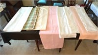 lot of table linens B