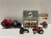 ERTL CASE DIE CAST 1/64TH SCALE TOY TRACTORS