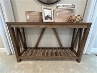 CONSOLE TABLE