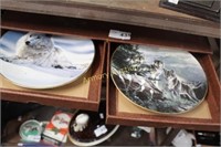 8 WOLF COLLECTOR PLATES IN DISPLAY BOX