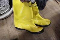 DURAWEAR SIZE 18 RUBBER BOOTS