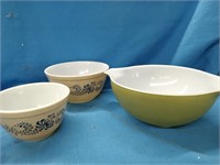 Pyrex Mixing Bowls, 2  matching  look at pictures