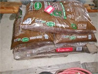 (6) bags brown mulch