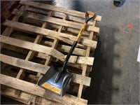 DeWalt D-Handle Transfer Shovel, Wood Handle