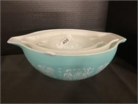 Vintage Pyrex Amish Butter Print Mixing Bowls.