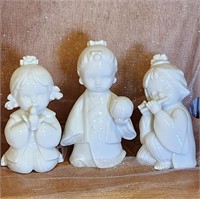 3 Japanese children figures White ceramic