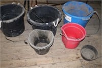 Water & Feed & Heated Water Buckets