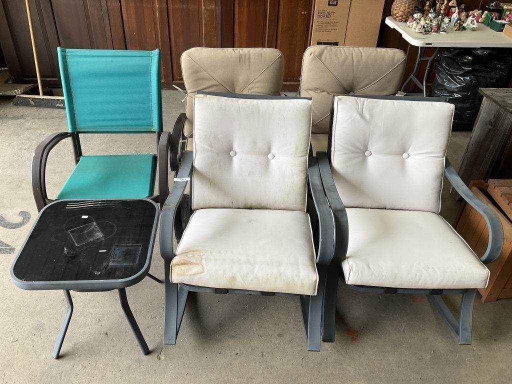 (6) Outdoor Patio Cushioned Chairs & End Table.