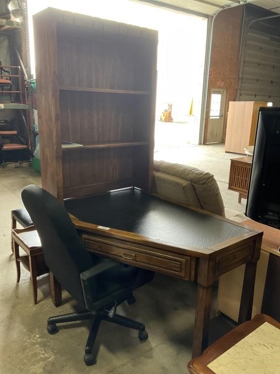 Perfect Mid Century Modern Office Desk W/ Chair.