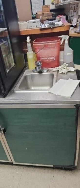 Stainless steel top counter with Hand Sink