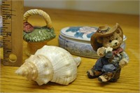 2 trinket boxes, 2 figurines and a shell