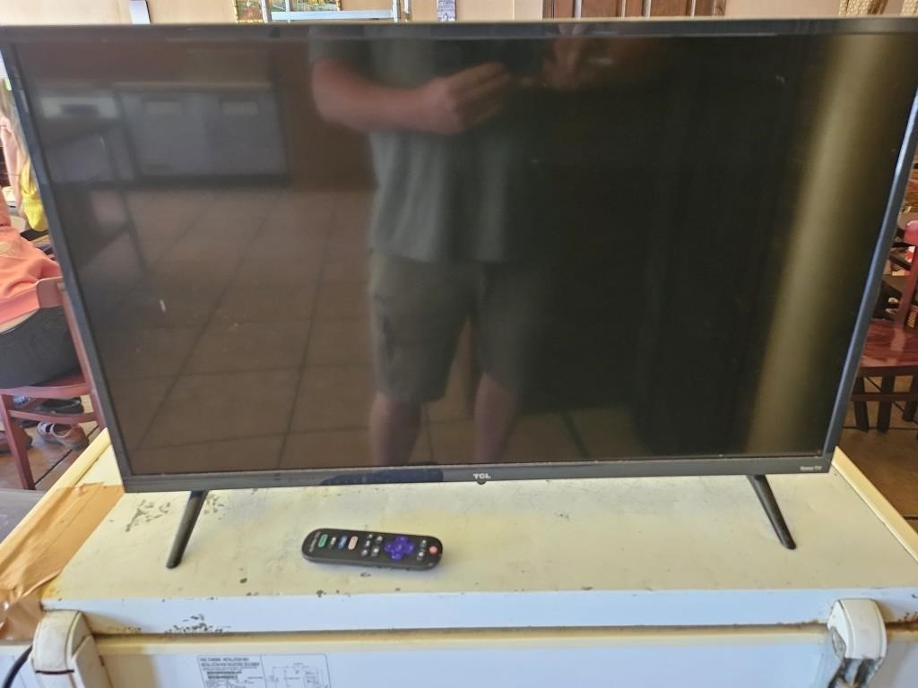 TCL 32" television Model 32S331