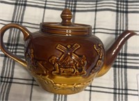 C11) Vintage lamreth Arthur wood England Teapot