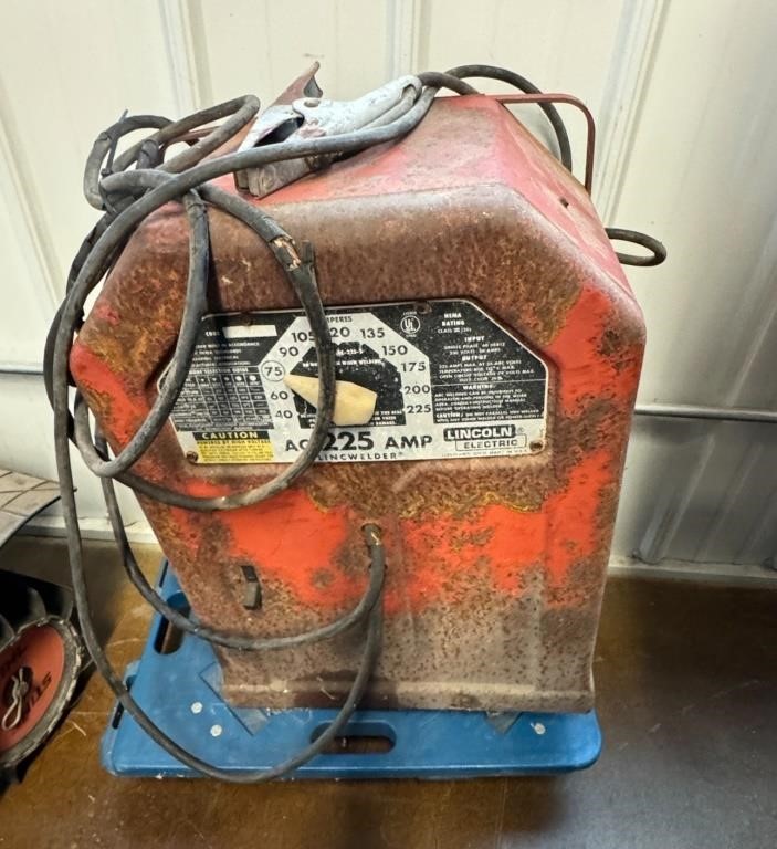 Lincoln 225 AMP Welder ( NO SHIPPING)