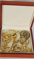 (8) Vintage Brooches