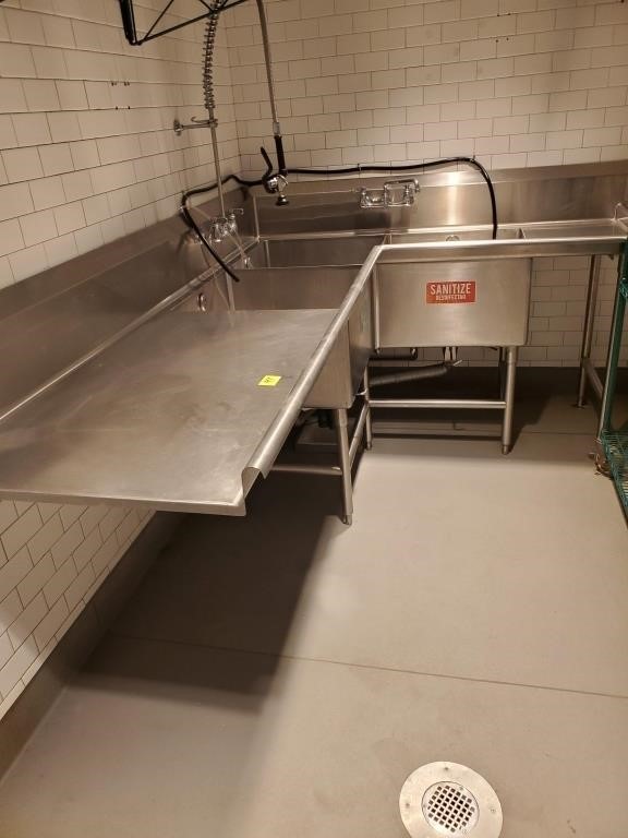 8 ft Stainless 3 Compartment Corner Sink w/ Spray