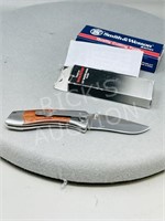 2 Smith & Wesson Winchester knives - new