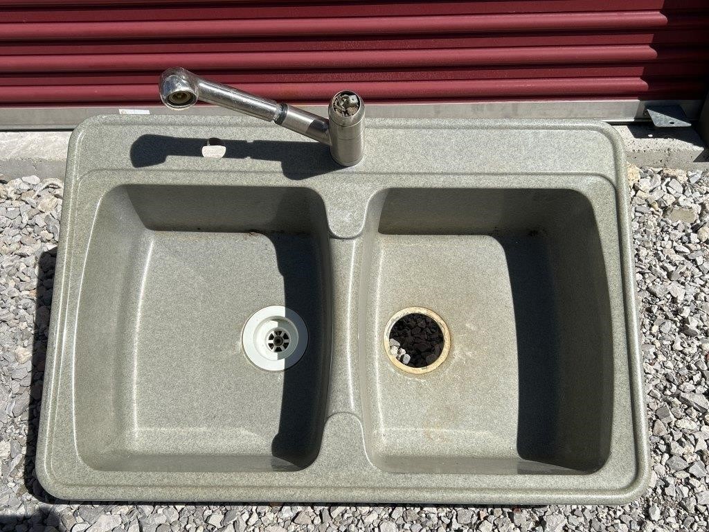 Double Sink With Sprayer