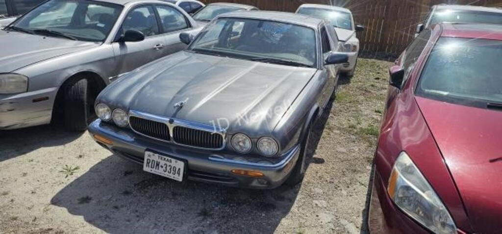 2003 JAG XJ8 F50146 VISTOR PARKED IN RESIDENT PARK