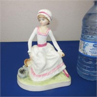 Royal Doulton Figurine Little Miss Muffet HN2727