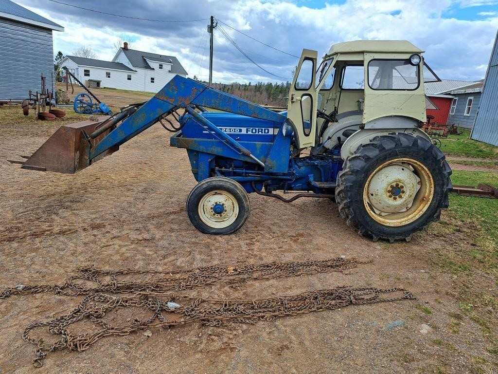 Ford 2600, cab, loader, 2400 hours, diesel