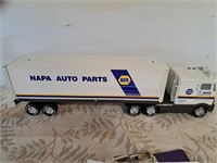 Nylint Napa tractor trailer  takes batteries