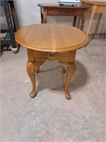Solid oak oval table 23 x 27 x 23"H