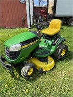 John Deere D 130 lawn tractor