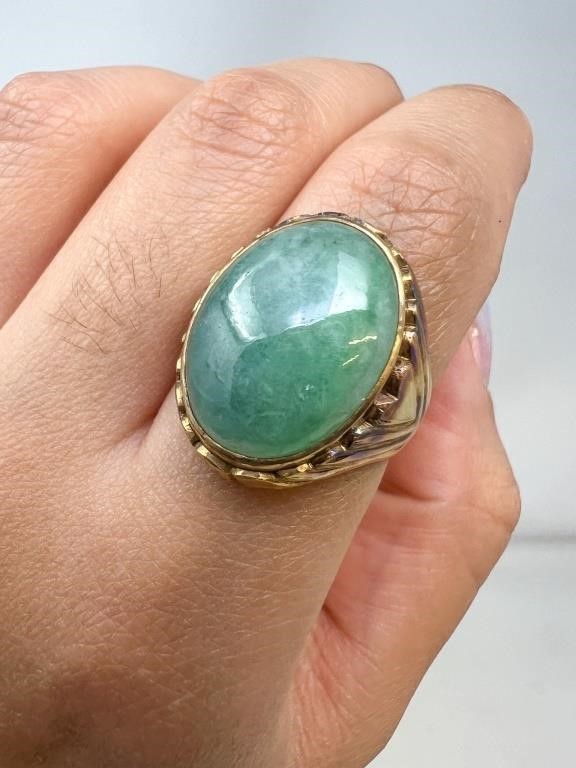 14k Large Jade Ring, 8.11g, Size 8.5