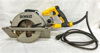 DeWalt DWS535 Worm Drive Circular Saw
