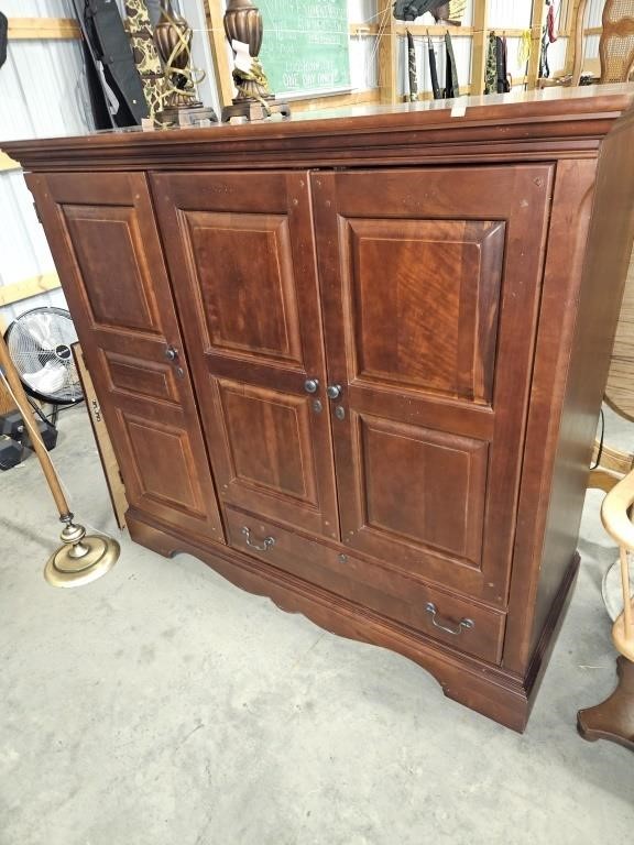 Hooker furniture entertainment stand