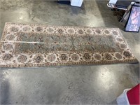 Ethan Allen rug, 80% wool 20% Silk, same as new