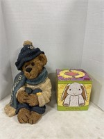 Boyd’s Bear Statue, approx 14in T and scentsy