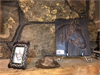 Resin Horse Plaque ~ Hat & Picture