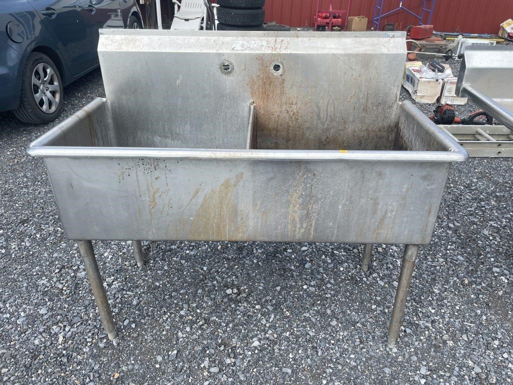 Commercial stainless steel sink