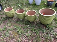 4 MATCHING PLANTER POTS APPEAR NEW