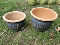 2 MATCHING PLANTER POTS APPEAR NEW