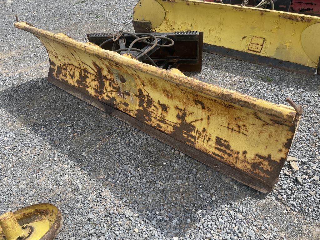 Skid steer Snow plow 9ft