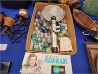 COLLECTION OF ASSORTED FLASHBULBS