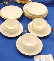 EIGHTEEN PIECES OF LENOX CHINA IN OLYMPIA PATTERN